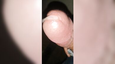 Gran polla explota en semen durante el paseo