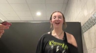 Whoknowzmaddie spreading booty gym bathroom $1000 donation video