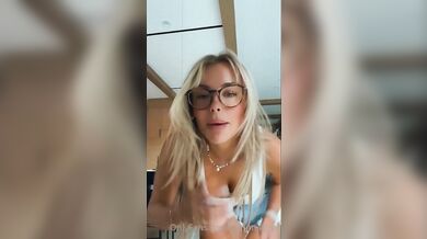 Corinna kopf nude butt plug anal toy onlyfans video