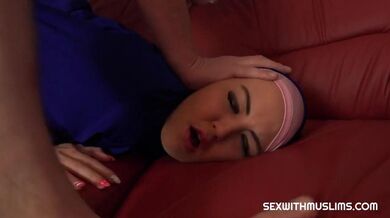 Skinny Muslim Babe Gets Hard Screw