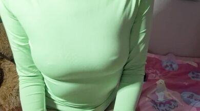 Desnuda y masturbándose