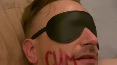 Look at this happy and obedient chained slut ????