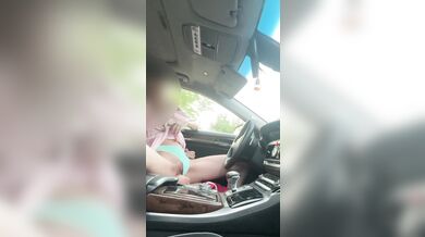 She jumps her big ass on my dick right in the car
