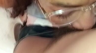 Mi Vecino me da Lechita en la Boca antes de volver con mi marido ????