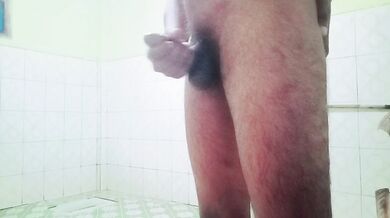 Horny Guy Masturbates his Big Cock until Cumshot