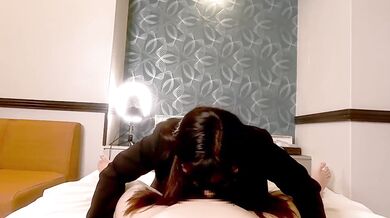 大きなお尻の美女がフェラチオと騎乗位で男を責める