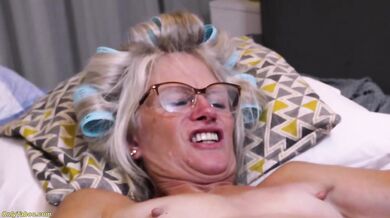 squirting 68 years old petite mature gets fist fucked