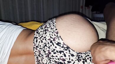 Sexo real con mi madrastra en cucharita cuando mi papa se va a trabajar, moviendo el culo me corro