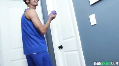 Who Fucks Best 5 Minutes, Your Stepsis’ Pussy, And Your Friends Behind The Door Go! - Angel Gostosa