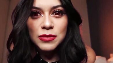 Hot latina step-mommy sweetieluna fucks herself with dildo in 4k