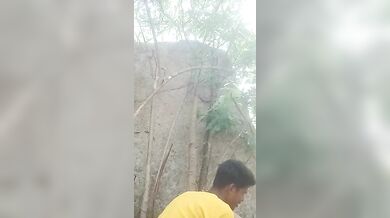 Beautiful Slim Girl Fucking With Boyfriend In Jungle
