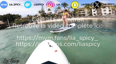 Vlog à Maurice, baise sur une plage publique et éjac sur des lunettes