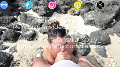 Vlog à Maurice, baise sur une plage publique et éjac sur des lunettes