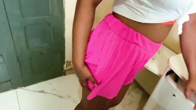 Vizinha me Pediu açucar e ganhou leite na boca, depois de ter sua buceta fodida com força