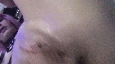 PINK HAIRED GIRL PUTTING FINGERS INTO OIL-FULL PUSSY AND FUCKING HER SMOOTHY ASS