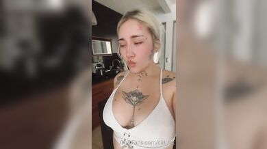 Feliz año nuevo ?? (Pronto volveré a subir nuevo contenido .. by cid_rat from OnlyFans | Coomer