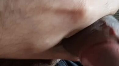 Com frio e batendo uma até gozar gostoso