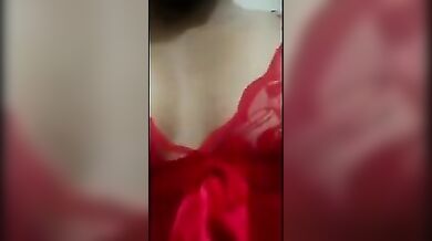 Safada se exibindo na camisola sexy