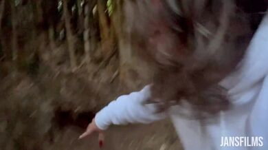 QUE RICA ADRENALINA! me chupa las tetas con el Lush en un parque