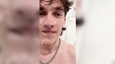 We had a steamy hot threesome with this guy off Grindr and h.. by bradcockpitt from OnlyFans | Coomer