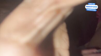 EU AMO GOZAR SENTANDO