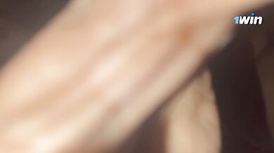 EU AMO GOZAR SENTANDO