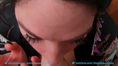 Babe Sucks That Magic Spot Until The Cum Drips