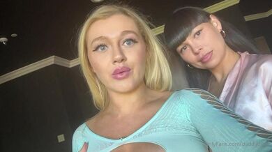 ***? NEW VIDEO ALERT ?*** Whats better than one hot girl cu.. by daddydeelz from OnlyFans | Coomer