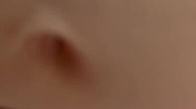 Puta chiquita y gritona la cogen bien rico en posición de misionero y la llenan de leche SEXO CASERO