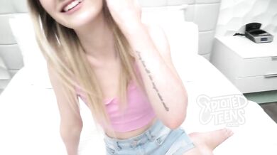 Sexy skinny blonde amateur sucks a meaty cock