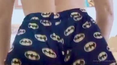 Siempre fui muy de batman ? by harleyquinn2002 from OnlyFans | Coomer