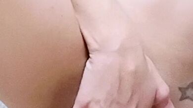 Ass shaking pussy rub