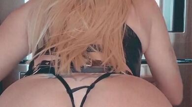 Har du nått gott i ditt kylskåp??? Do you got something yumm.. by cloenorway from OnlyFans | Coomer