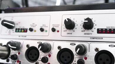 Is this the BEST broadcast microphone... ever?! - Electro-Voice RE27N/D