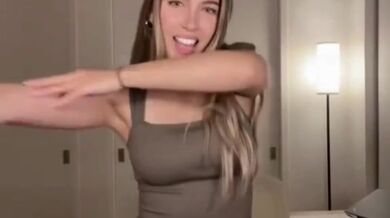 Blonde lowkey flexing