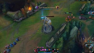 Jogando League Of Legends enquanto é fodida pelo namorado