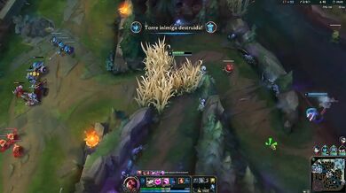 Jogando League Of Legends enquanto é fodida pelo namorado