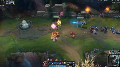 Jogando League Of Legends enquanto é fodida pelo namorado