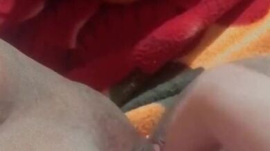 Grávida safada batendo uma siririca até gozar