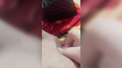 Grávida safada batendo uma siririca até gozar