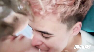 CON TUS TETAS GRANDES! que rico como me ahoga