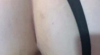 Pedindo tapa na bunda de quatro