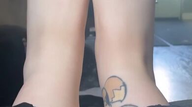 GanjaGoth - Pretty little feet and painted toes