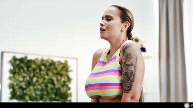 Workout Turns Sexual - Jennifer Mendez