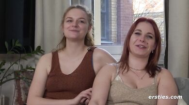 Ersties - Mit Vibrator verwöhnt Emma F. die Klitoris von Annabelle