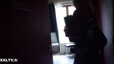 Anal threesome with a big boobs MILF blindfolded