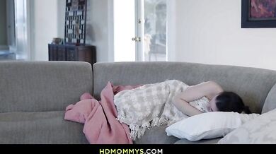 Crash On The Couch - Syren De Mer, Alison Rey, Rachael Cavalli, Alexis Tae