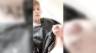 Lil Peep Look A like Stroking BWC On toilet ????
