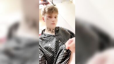 Lil Peep Look A like Stroking BWC On toilet ????