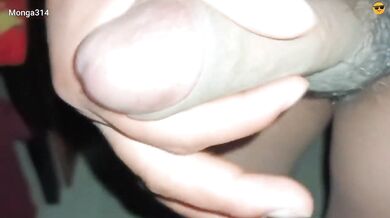 Joven se masturba una gran polla – tremendo pene que se manda